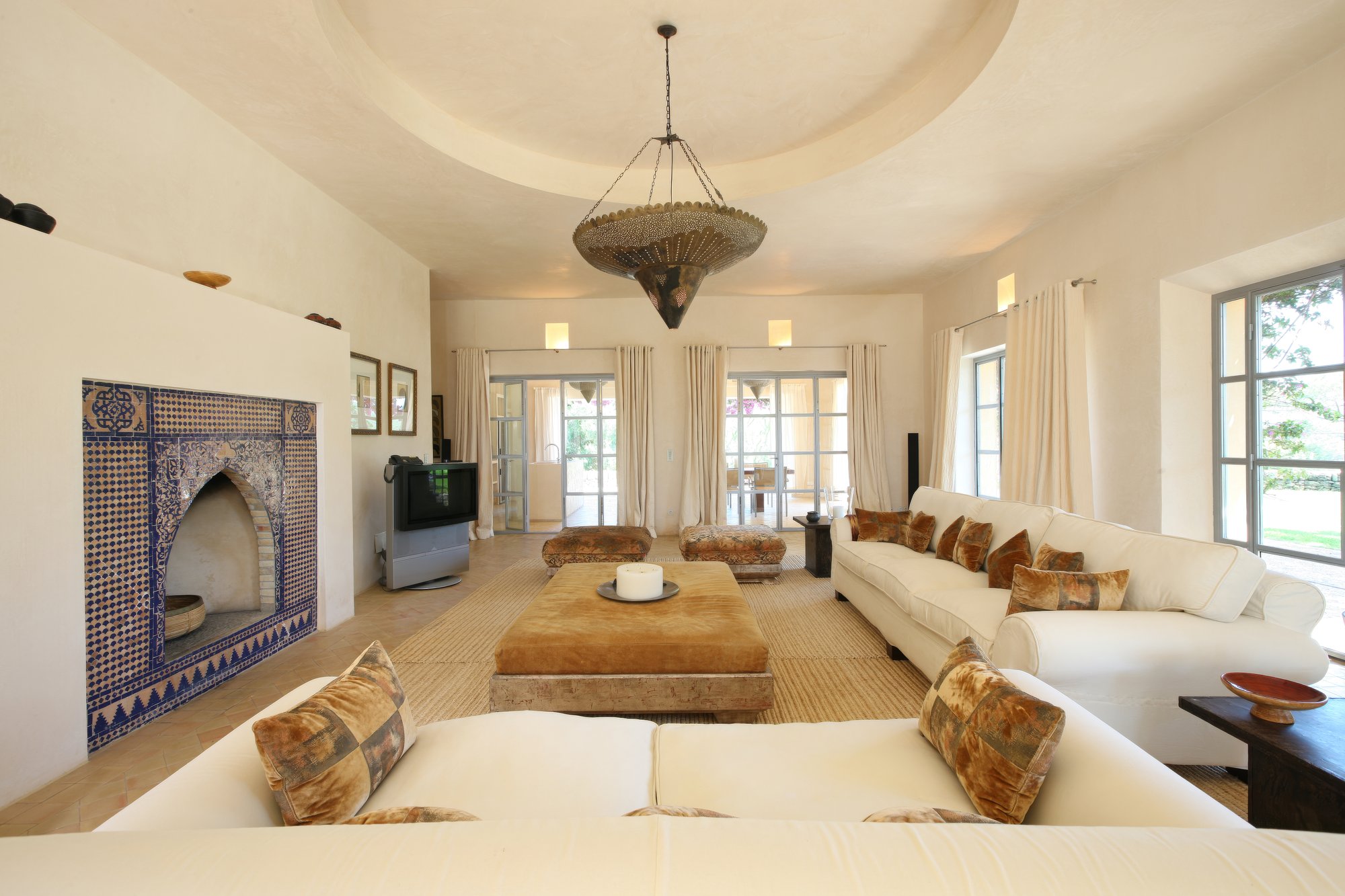 Guest villa salon